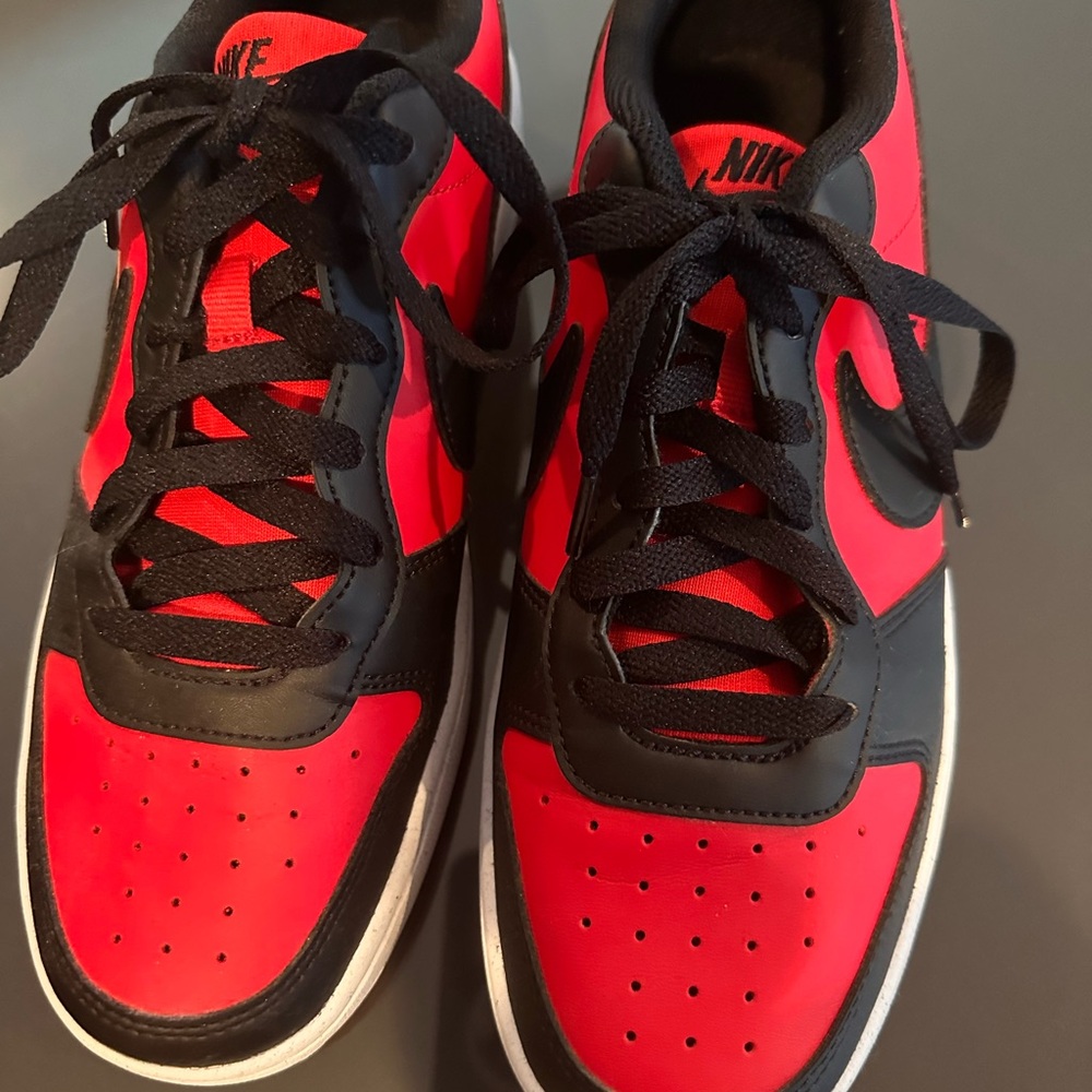 Nike Black and Red Low-Top Sneakers